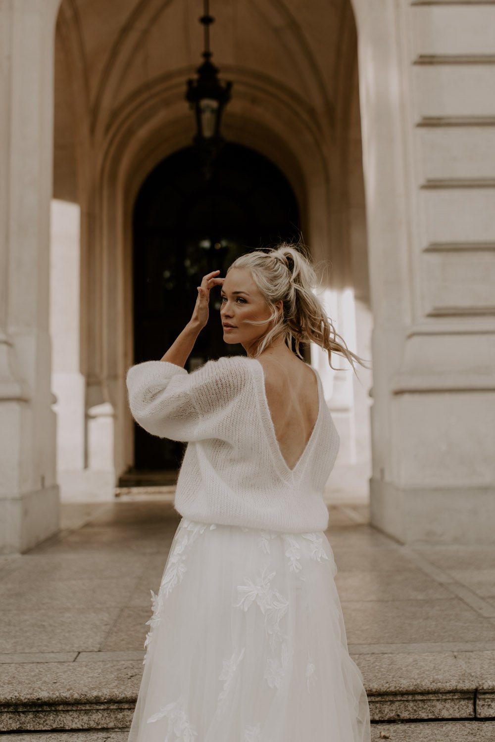 friedatheresxmarryandbride_2021-157 Rückenansicht Pullover marryandbride Modell Lovely Lou Sweater